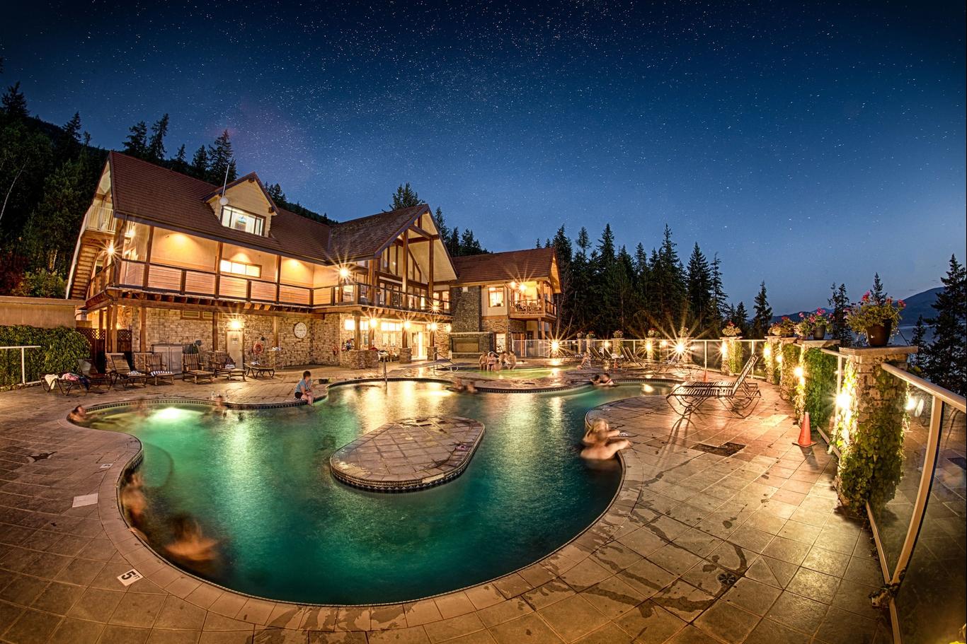 When To Book Accommodation For The Best Hot Springs Deals